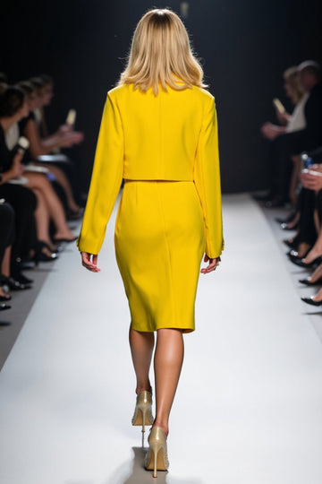 Robe de travail deux pièces jaune à revers crantés